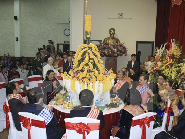 Long trọng đón Tết cổ truyền Bunpimay của Lào tại Hà Nội Long trọng đón Tết cổ truyền Bunpimay của Lào tại Hà Nội