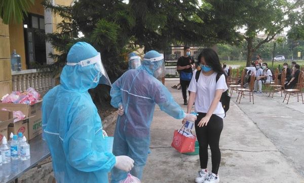 Thêm 5 ca mắc dịch COVID-19, cách ly ngay sau nhập cảnh