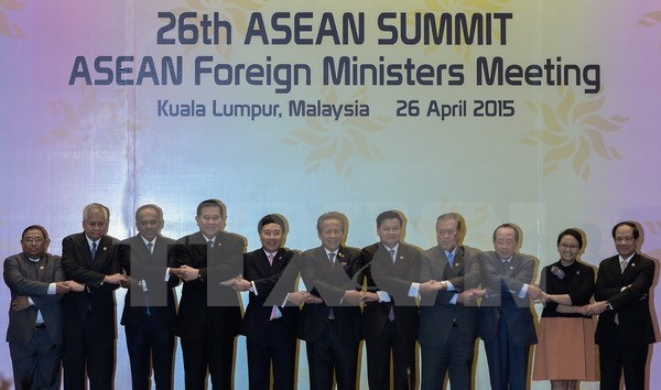 ASEAN muốn tăng tốc đàm phán về Bộ quy tắc ứng xử trên Biển Đông ASEAN muốn tăng tốc đàm phán về Bộ quy tắc ứng xử trên Biển Đông