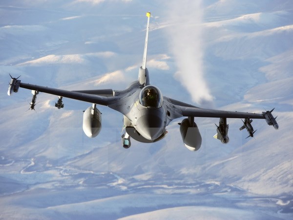 Mỹ: Chiến đấu cơ F-16 đâm máy bay dân sự, 2 người thiệt mạng