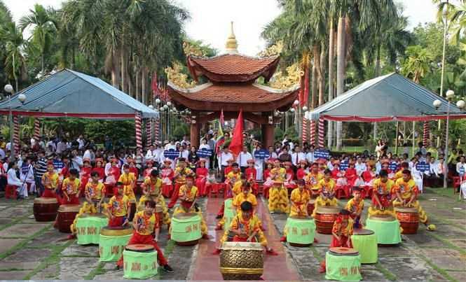 Lễ Giỗ tổ Hùng Vương lần đầu tiên được tổ chức tại Lào