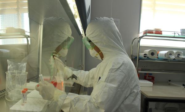 Những 'lá chắn thép' trong dịch COVID-19: 'Biệt đội' truy tìm virus