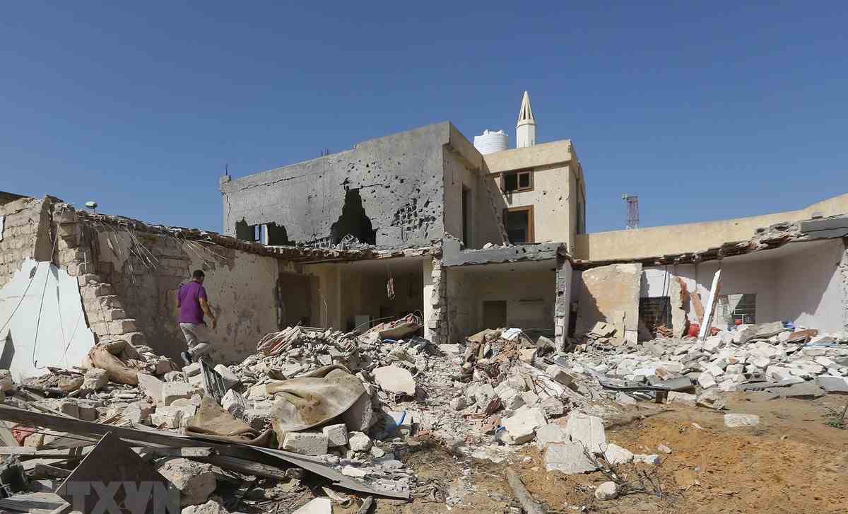 Libya: Không kích tại một nhà máy khiến hơn 40 người thương vong Libya: Không kích tại một nhà máy khiến hơn 40 người thương vong