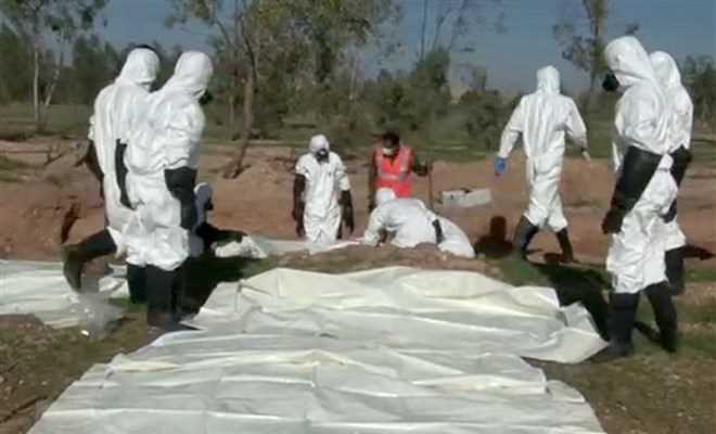 Phát hiện mộ tập thể các nạn nhân bị IS hành quyết tại Libya Phát hiện mộ tập thể các nạn nhân bị IS hành quyết tại Libya