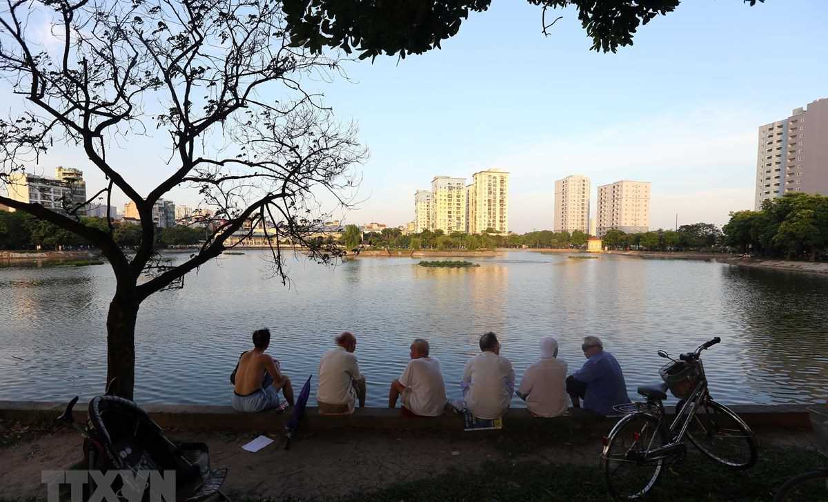 Nắng nóng gay gắt bao trùm khắp các tỉnh Bắc Bộ và Trung Bộ Nắng nóng gay gắt bao trùm khắp các tỉnh Bắc Bộ và Trung Bộ