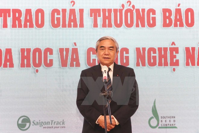 Khoa học công nghệ góp phần phát triển kinh tế-xã hội đất nước Khoa học công nghệ góp phần phát triển kinh tế-xã hội đất nước