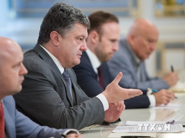 Tổng thống Ukraine cho phép cảnh sát nổ súng tự do ở miền Đông