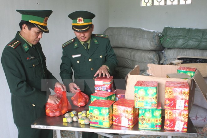 Quảng Ninh: Bắt giữ gần 2 tấn pháo Trung Quốc nhập lậu