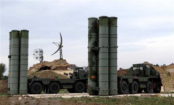 Ấn Độ mua 5 hệ thống tên lửa phòng không S-400 của Nga Ấn Độ mua 5 hệ thống tên lửa phòng không S-400 của Nga