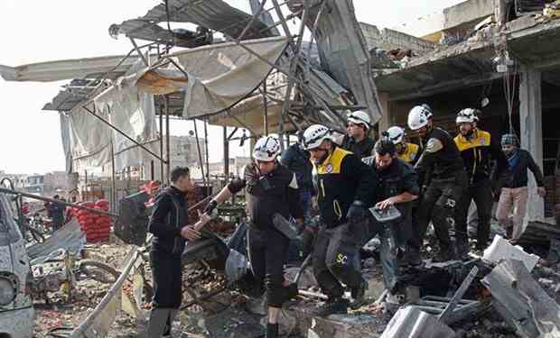 Hàng vạn dân thường Syria trốn chạy không kích ở phía Nam Idlib Hàng vạn dân thường Syria trốn chạy không kích ở phía Nam Idlib