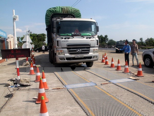 Chiếm thế thượng phong, xe tải cỡ lớn Trung Quốc "tràn" vào Việt Nam Chiếm thế thượng phong, xe tải cỡ lớn Trung Quốc "tràn" vào Việt Nam