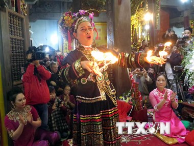 ttxvntrinhdienchauvantaiphuday03122016065035.jpeg