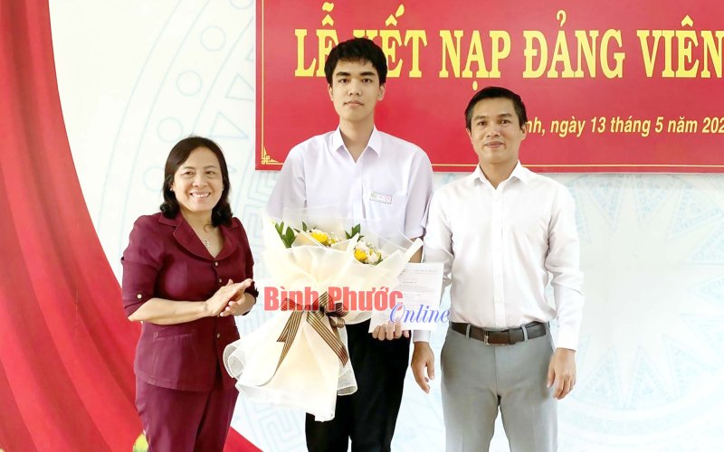 Tự hào đảng viên tuổi 18