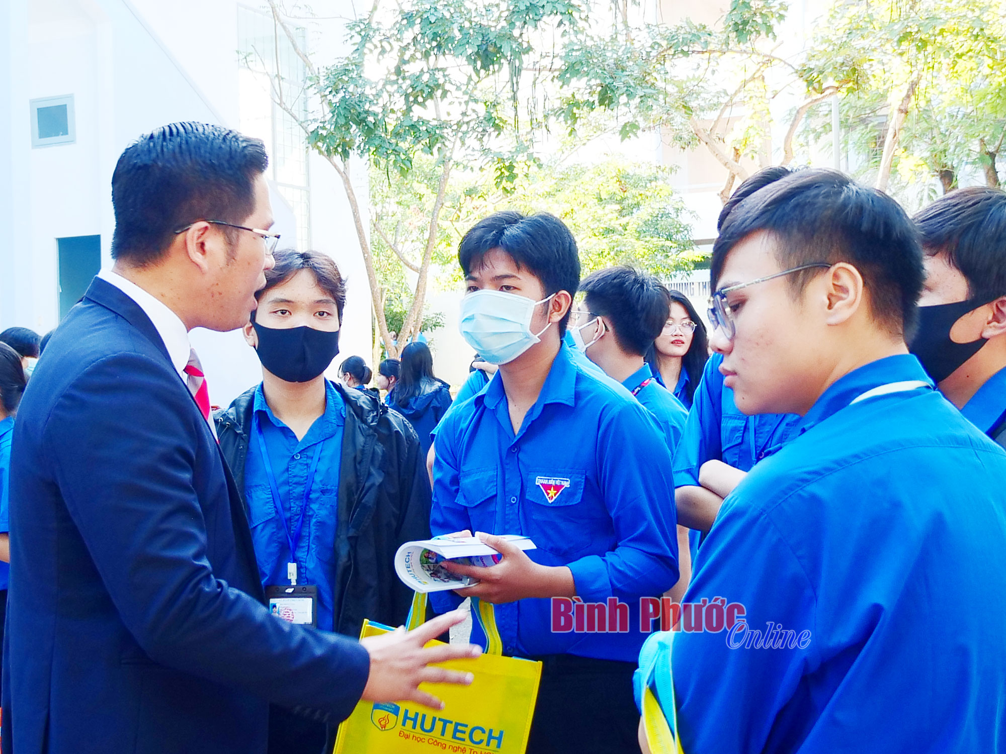 tu_van_tuyen_sinh_1_12221908122022.jpg