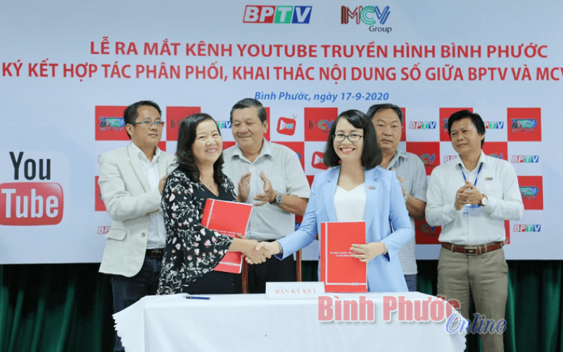 Từ xa lạ hóa thân quen…