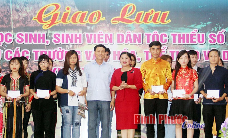 Tưng bừng ngày hội giao lưu học sinh, sinh viên các DTTS Tưng bừng ngày hội giao lưu học sinh, sinh viên các DTTS