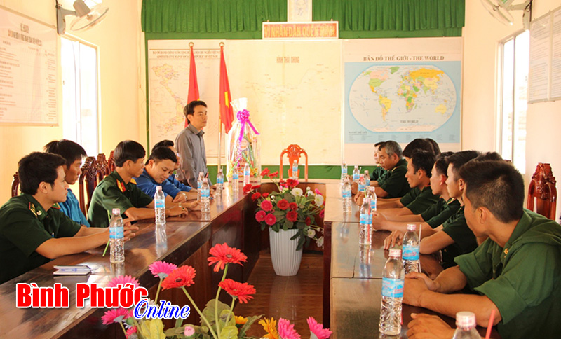 Tuổi trẻ nguyện sát cánh bên các anh