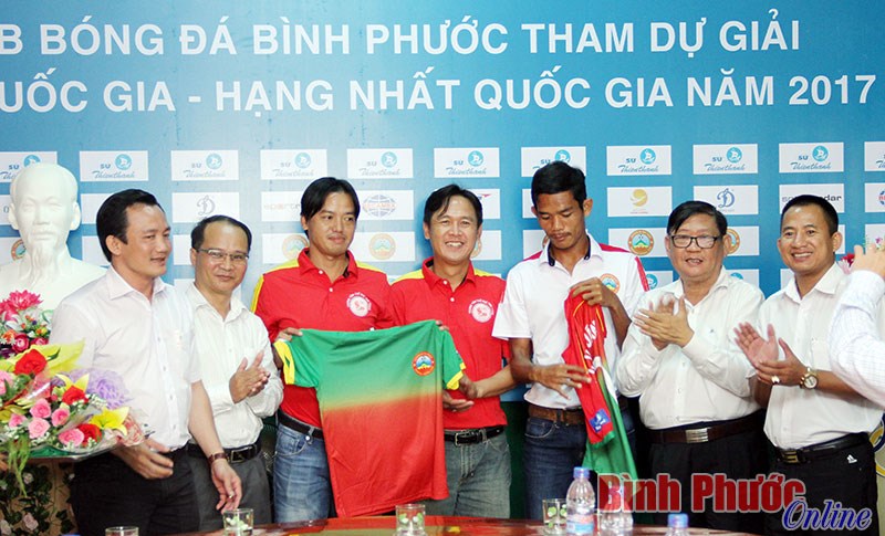 Tuyển Bình Phước xuất quân dự giải hạng nhất quốc gia 2017