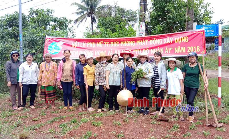 Tuyến đường hoa góp phần xây dựng đô thị văn minh