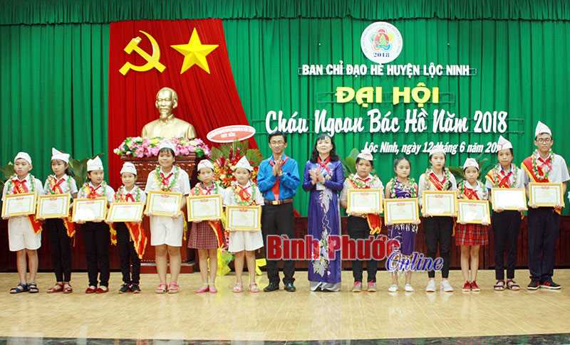 Tuyên dương 80 thiếu nhi “Cháu ngoan Bác Hồ”
