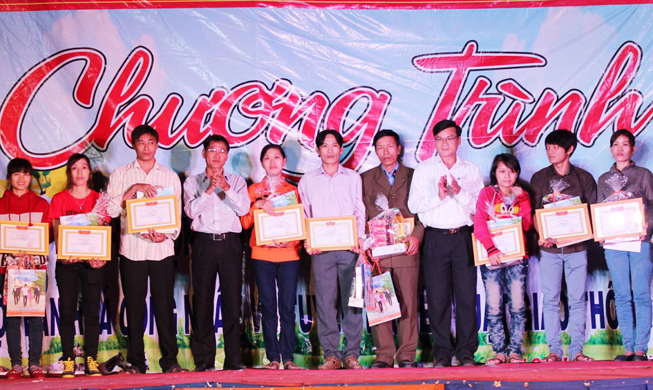 Tuyên dương 25 công nhân lao động giỏi
