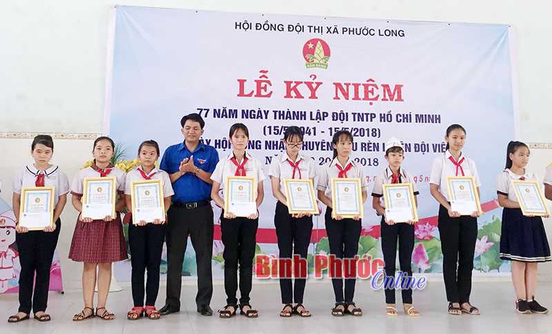 Kỷ niệm 77 năm Ngày thành lập Đội và công nhận chuyên hiệu đội viên Kỷ niệm 77 năm Ngày thành lập Đội và công nhận chuyên hiệu đội viên
