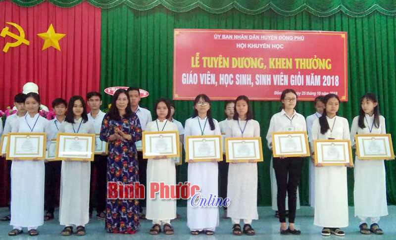 Đồng Phú tuyên dương giáo viên, học sinh, sinh viên giỏi năm 2018