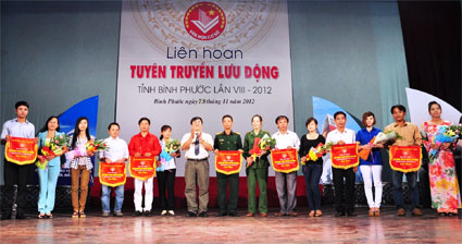 tuyentruyan.jpg