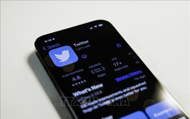 Twitter mất 50% doanh thu quảng cáo