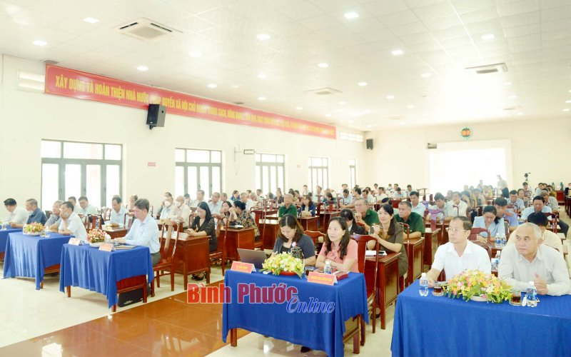 TX. Bình Long thông tin thời sự cho cán bộ chủ chốt