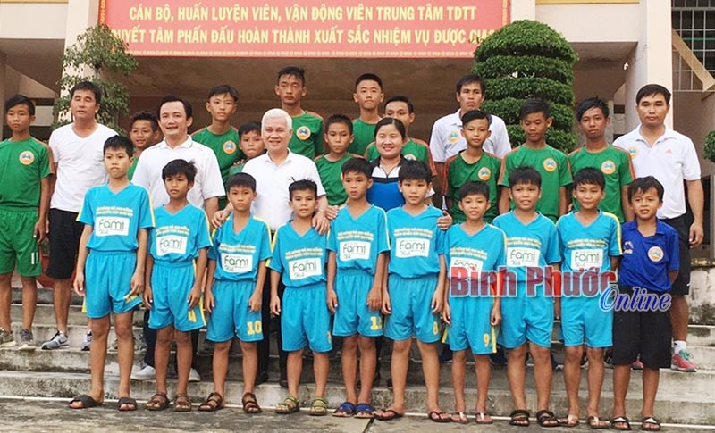U11 và U13 Bình Phước được lãnh đạo tỉnh thưởng nóng U11 và U13 Bình Phước được lãnh đạo tỉnh thưởng nóng