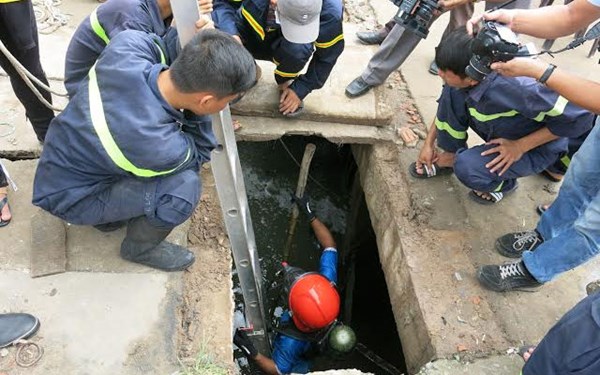 Tìm thấy thi thể bé trai mất tích ở cống thoát nước Tìm thấy thi thể bé trai mất tích ở cống thoát nước