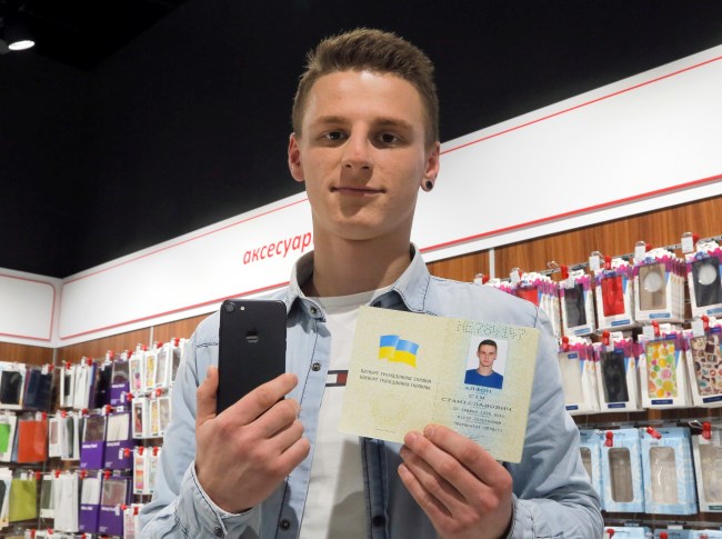ukraineiphone7mart01112016085451.jpg