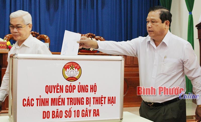Trên 1,4 tỷ đồng ủng hộ đồng bào các tỉnh miền Trung bị bão lũ