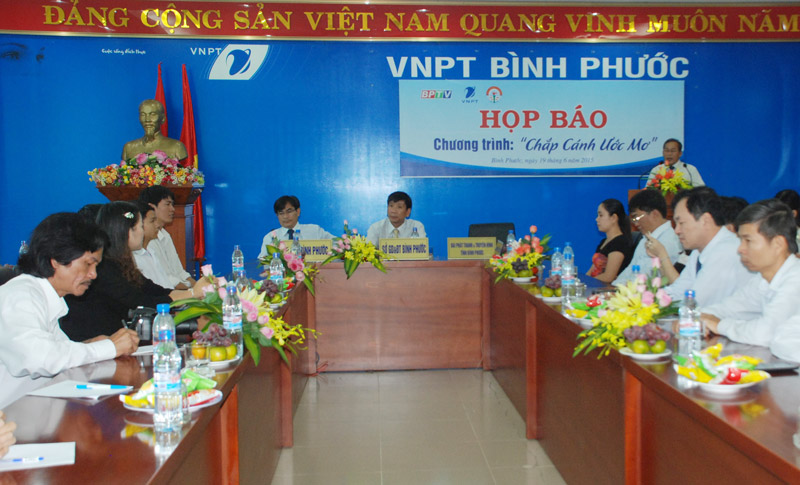 Khởi động chương trình “Chắp cánh ước mơ” Khởi động chương trình “Chắp cánh ước mơ”