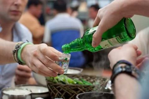 Đâm bạn nhậu giữa tiệc rượu Đâm bạn nhậu giữa tiệc rượu