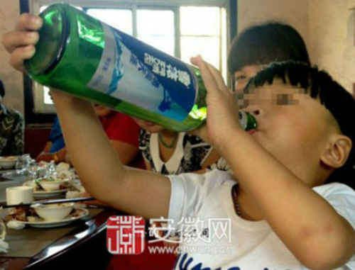 Uống rượu thay sữa