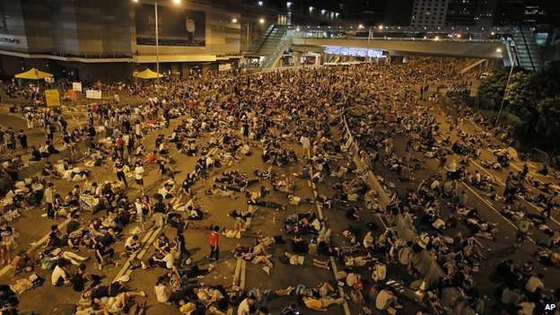 Hong Kong hỗn loạn, biểu tình lan thêm điểm mới