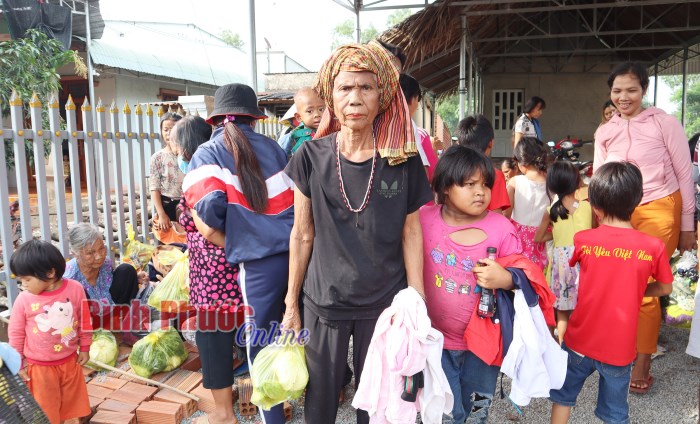 “Phiên chợ 0 đồng” về với đồng bào dân tộc thiểu số ấp Bưng Sê