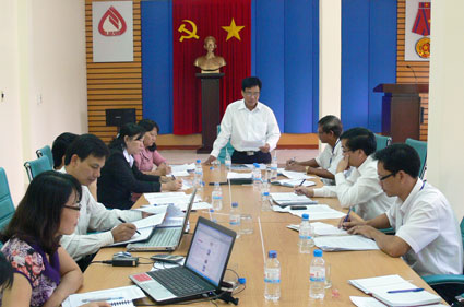 vaitrocuanganhang.jpg