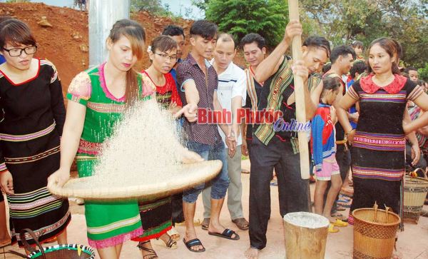 Vang mãi tiếng chày khua Vang mãi tiếng chày khua