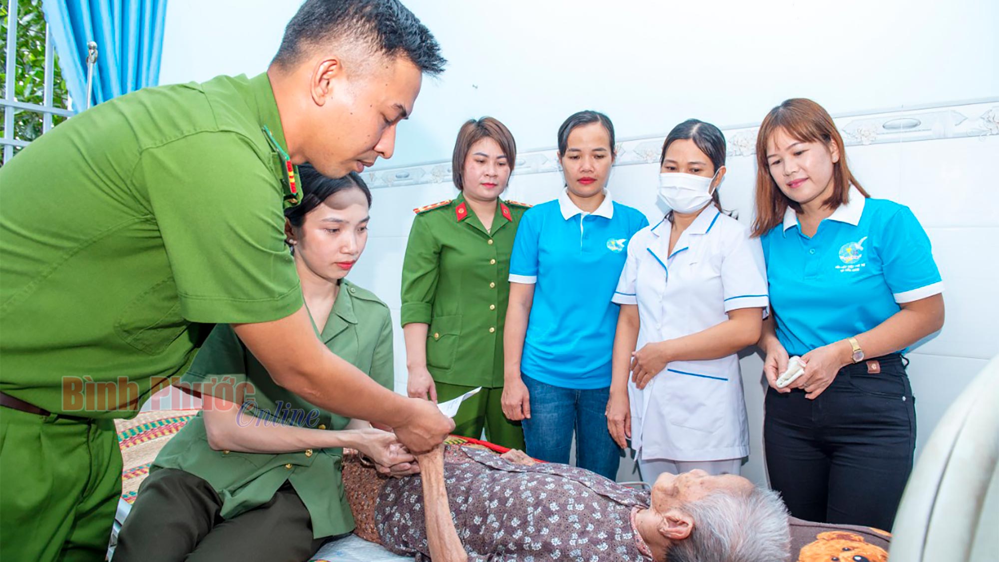 Về thăm Mẹ Việt Nam Anh hùng