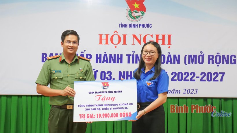 Vì dân phục vụ
