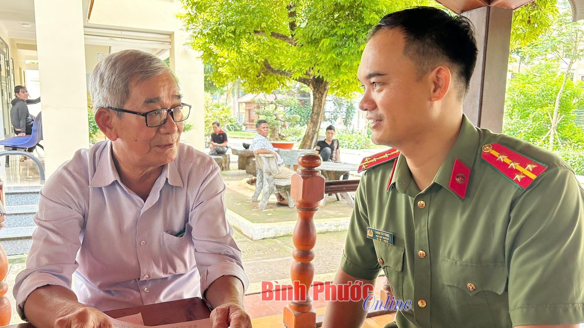 Vì dân phục vụ Vì dân phục vụ