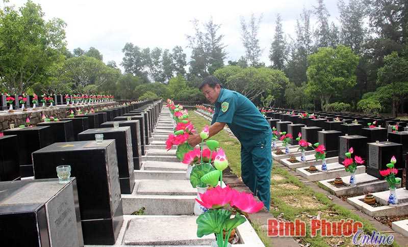 Viettel Bình Phước tri ân các liệt sĩ