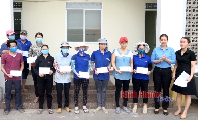 Công nhân cùng doanh nghiệp vượt khó Công nhân cùng doanh nghiệp vượt khó