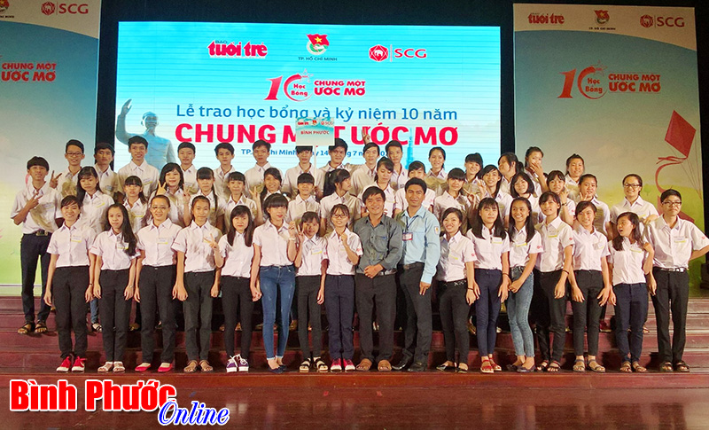50 học sinh tỉnh Bình Phước được trao học bổng "Chung một ước mơ" 50 học sinh tỉnh Bình Phước được trao học bổng "Chung một ước mơ"