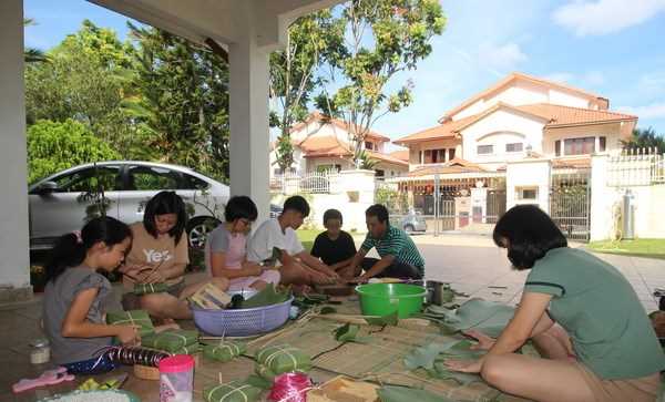 Người Việt tại Malaysia gìn giữ phong vị Tết cổ truyền