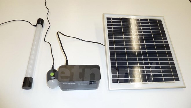 Panasonic giới thiệu bộ sạc và chiếu sáng bằng năng lượng Mặt Trời