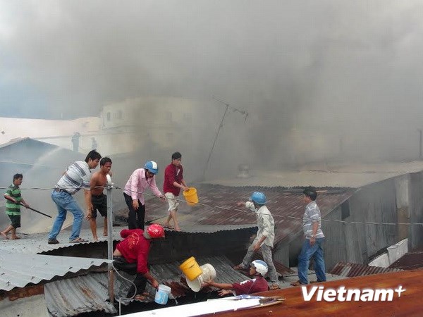 Cháy lớn, thiêu rụi 11 căn nhà ở thành phố Long Xuyên
